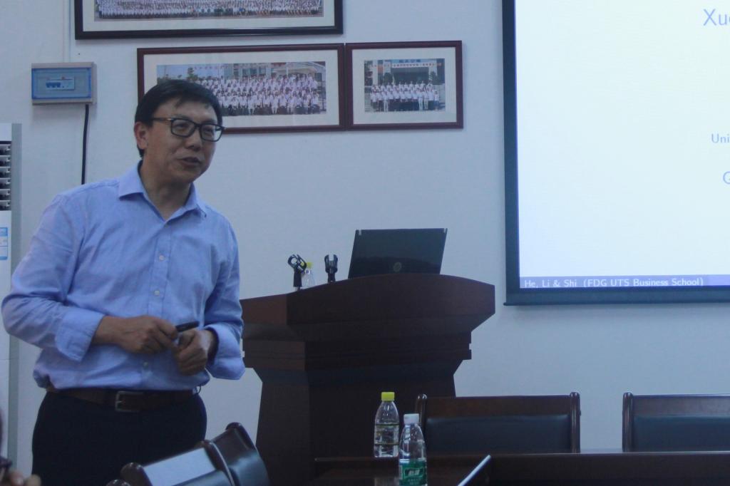 何学中教授分享研究成果