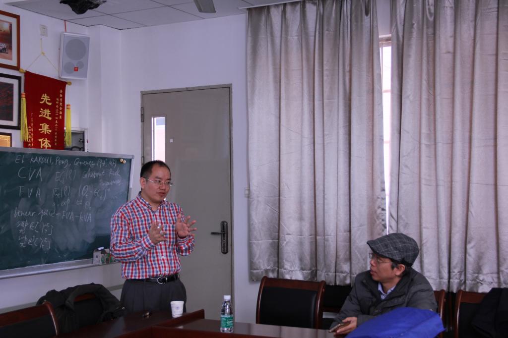 余乐安教授与我院老师互动